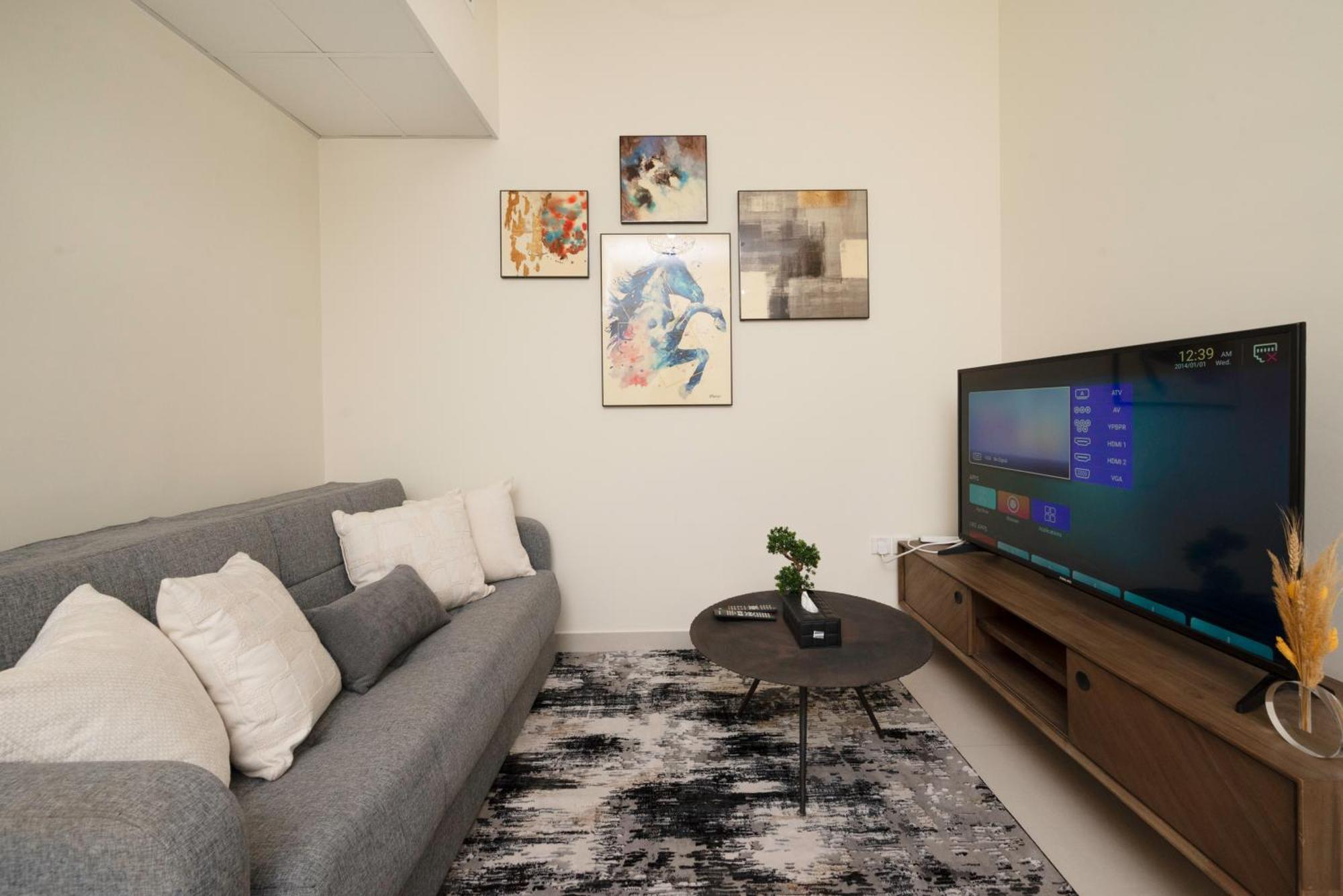 Modern 1bhk With Marina View Apartment